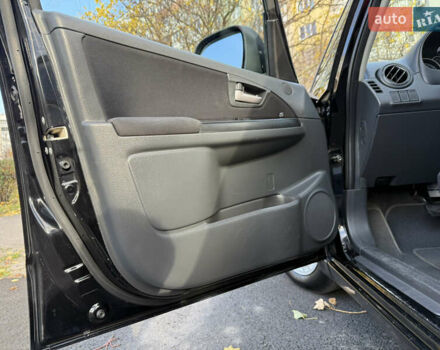 Чорний Сузукі СХ4, об'ємом двигуна 2 л та пробігом 148 тис. км за 7000 $, фото 44 на Automoto.ua