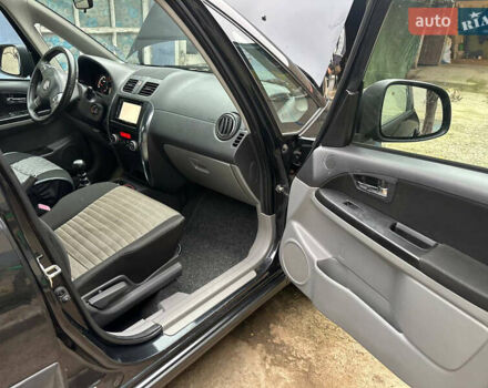 Черный Сузуки СХ4, объемом двигателя 1.6 л и пробегом 196 тыс. км за 3900 $, фото 3 на Automoto.ua