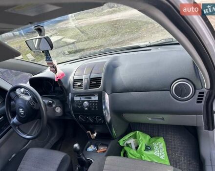 Сузуки СХ4, объемом двигателя 1.6 л и пробегом 180 тыс. км за 8000 $, фото 3 на Automoto.ua