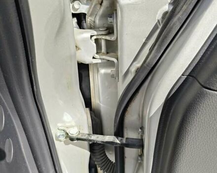 Серый Сузуки СХ4, объемом двигателя 1.6 л и пробегом 233 тыс. км за 5400 $, фото 16 на Automoto.ua