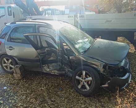 Серый Сузуки СХ4, объемом двигателя 1.6 л и пробегом 200 тыс. км за 1500 $, фото 2 на Automoto.ua