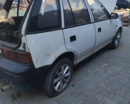 Білий Сузукі Свифт, об'ємом двигуна 1.3 л та пробігом 220 тис. км за 550 $, фото 5 на Automoto.ua