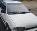 Белый Сузуки Свифт, объемом двигателя 1.3 л и пробегом 200 тыс. км за 600 $, фото 1 на Automoto.ua