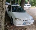 Белый Сузуки Свифт, объемом двигателя 1.3 л и пробегом 450 тыс. км за 1550 $, фото 1 на Automoto.ua