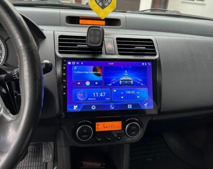 Белый Сузуки Свифт, объемом двигателя 1.3 л и пробегом 275 тыс. км за 5500 $, фото 3 на Automoto.ua