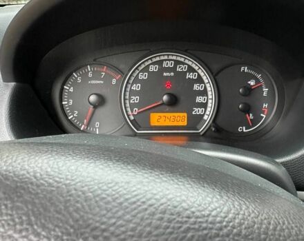 Белый Сузуки Свифт, объемом двигателя 1.3 л и пробегом 275 тыс. км за 5500 $, фото 7 на Automoto.ua