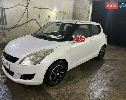 Белый Сузуки Свифт, объемом двигателя 1.24 л и пробегом 147 тыс. км за 5150 $, фото 12 на Automoto.ua