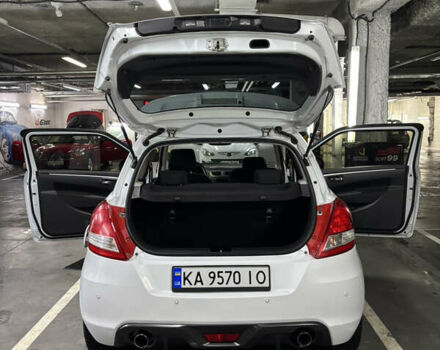 Сузуки Свифт 2014 в Киеве на Automoto.ua Белый Сузуки Свифт, объемом двигателя 1.6 л и пробегом 97 тыс. км за 7350 $, фото 6 на Automoto.ua