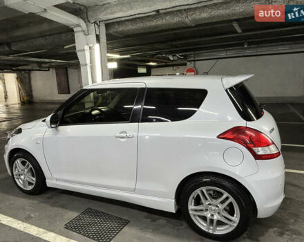 Сузуки Свифт 2014 в Киеве на Automoto.ua Белый Сузуки Свифт, объемом двигателя 1.6 л и пробегом 97 тыс. км за 7350 $, фото 3 на Automoto.ua
