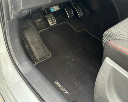 Білий Сузукі Свифт, об'ємом двигуна 1.6 л та пробігом 97 тис. км за 7100 $, фото 24 на Automoto.ua