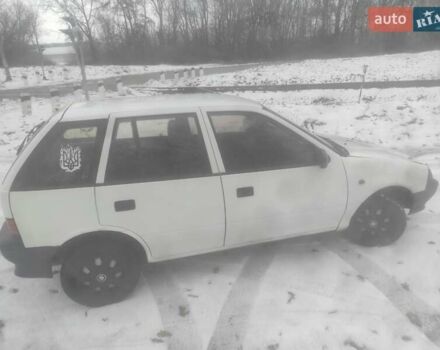 Білий Сузукі Свифт, об'ємом двигуна 1.3 л та пробігом 350 тис. км за 2000 $, фото 2 на Automoto.ua