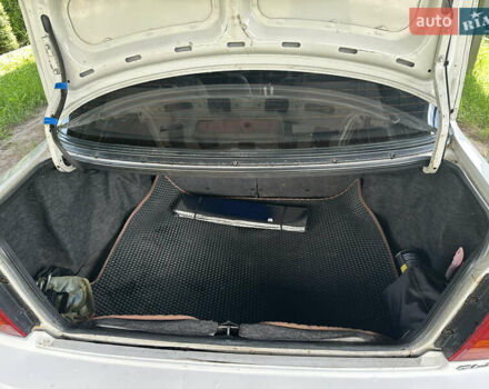 Белый Сузуки Свифт, объемом двигателя 1.3 л и пробегом 236 тыс. км за 2100 $, фото 9 на Automoto.ua