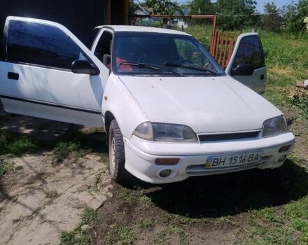 Белый Сузуки Свифт, объемом двигателя 9 л и пробегом 400 тыс. км за 562 $, фото 1 на Automoto.ua