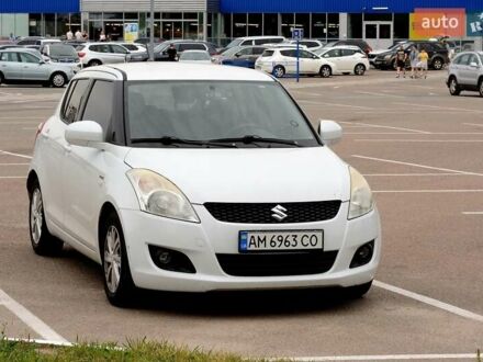 Сузуки Свифт 2013 в Житомире на Automoto.ua Белый Сузуки Свифт, объемом двигателя 1.25 л и пробегом 223 тыс. км за 6800 $, фото 1 на Automoto.ua