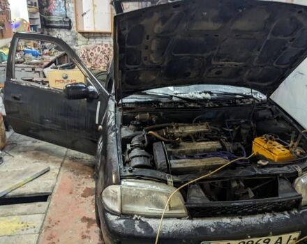 Черный Сузуки Свифт, объемом двигателя 1.3 л и пробегом 90 тыс. км за 750 $, фото 3 на Automoto.ua