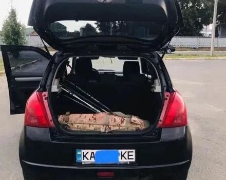 Чорний Сузукі Свифт, об'ємом двигуна 1.3 л та пробігом 310 тис. км за 4750 $, фото 5 на Automoto.ua
