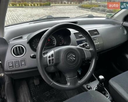 Черный Сузуки Свифт, объемом двигателя 1.3 л и пробегом 95 тыс. км за 3750 $, фото 5 на Automoto.ua