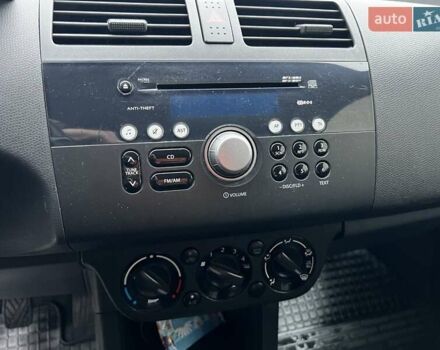 Черный Сузуки Свифт, объемом двигателя 1.3 л и пробегом 95 тыс. км за 3750 $, фото 3 на Automoto.ua