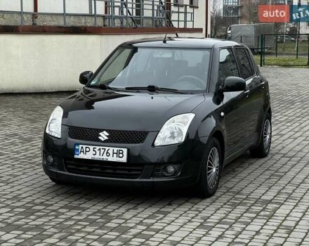 Черный Сузуки Свифт, объемом двигателя 1.3 л и пробегом 95 тыс. км за 3750 $, фото 1 на Automoto.ua