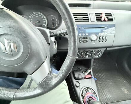 Чорний Сузукі Свифт, об'ємом двигуна 1.33 л та пробігом 327 тис. км за 3800 $, фото 14 на Automoto.ua