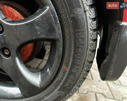 Червоний Сузукі Свифт, об'ємом двигуна 1.49 л та пробігом 215 тис. км за 5800 $, фото 5 на Automoto.ua