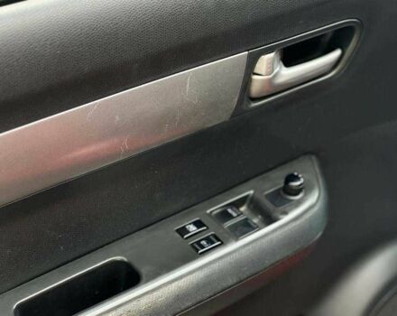 Красный Сузуки Свифт, объемом двигателя 1.3 л и пробегом 178 тыс. км за 5500 $, фото 6 на Automoto.ua