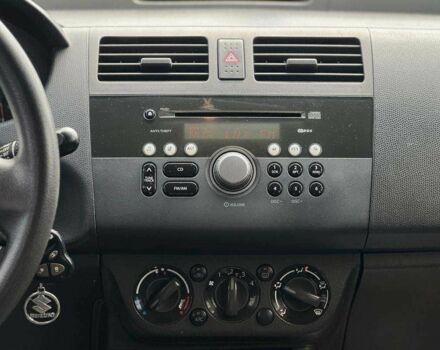 Красный Сузуки Свифт, объемом двигателя 1.3 л и пробегом 178 тыс. км за 5500 $, фото 15 на Automoto.ua