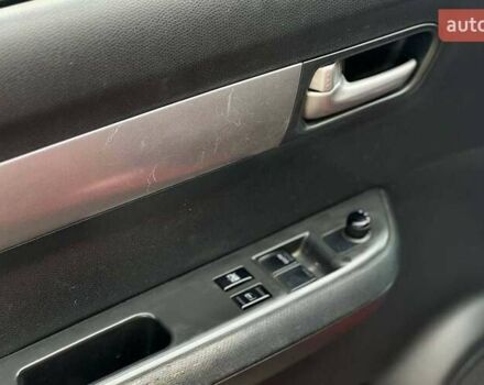 Красный Сузуки Свифт, объемом двигателя 1.33 л и пробегом 178 тыс. км за 5500 $, фото 6 на Automoto.ua