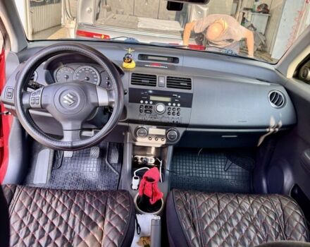 Красный Сузуки Свифт, объемом двигателя 1.3 л и пробегом 210 тыс. км за 5200 $, фото 5 на Automoto.ua
