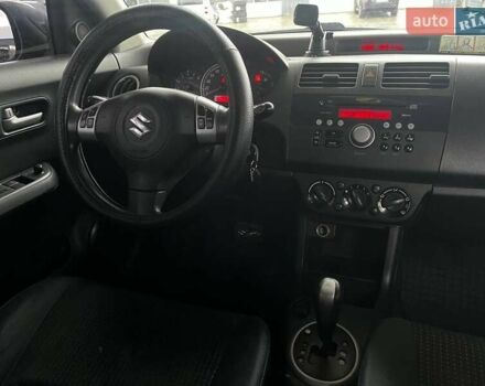 Красный Сузуки Свифт, объемом двигателя 1.3 л и пробегом 260 тыс. км за 4500 $, фото 13 на Automoto.ua