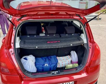 Красный Сузуки Свифт, объемом двигателя 1.3 л и пробегом 210 тыс. км за 5200 $, фото 7 на Automoto.ua