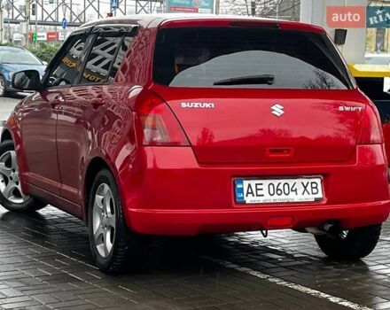 Красный Сузуки Свифт, объемом двигателя 1.3 л и пробегом 260 тыс. км за 4500 $, фото 4 на Automoto.ua