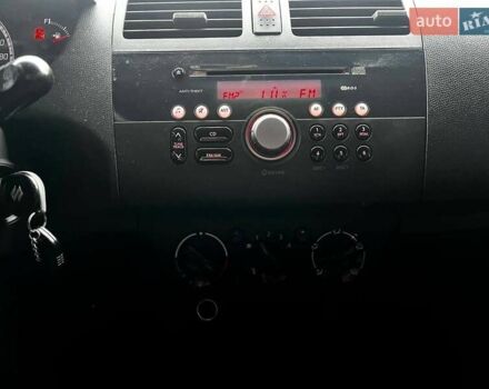 Красный Сузуки Свифт, объемом двигателя 1.3 л и пробегом 260 тыс. км за 4500 $, фото 19 на Automoto.ua