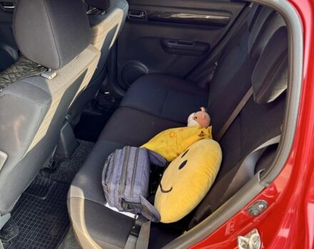 Красный Сузуки Свифт, объемом двигателя 1.3 л и пробегом 210 тыс. км за 5200 $, фото 6 на Automoto.ua