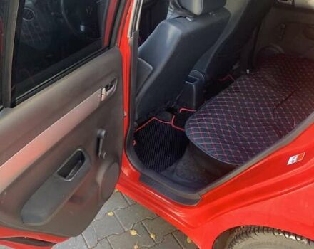 Червоний Сузукі Свифт, об'ємом двигуна 1.3 л та пробігом 184 тис. км за 4800 $, фото 11 на Automoto.ua