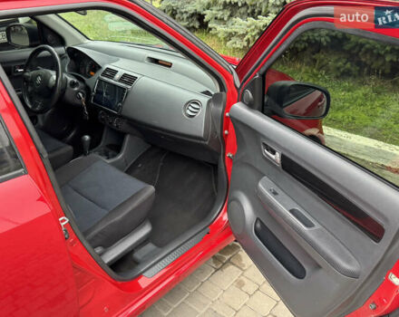 Красный Сузуки Свифт, объемом двигателя 1.49 л и пробегом 160 тыс. км за 5300 $, фото 36 на Automoto.ua