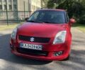 Красный Сузуки Свифт, объемом двигателя 1.49 л и пробегом 300 тыс. км за 5500 $, фото 1 на Automoto.ua