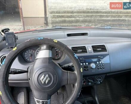 Красный Сузуки Свифт, объемом двигателя 1.33 л и пробегом 163 тыс. км за 5500 $, фото 5 на Automoto.ua