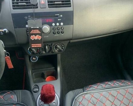 Червоний Сузукі Свифт, об'ємом двигуна 1.3 л та пробігом 184 тис. км за 4800 $, фото 7 на Automoto.ua