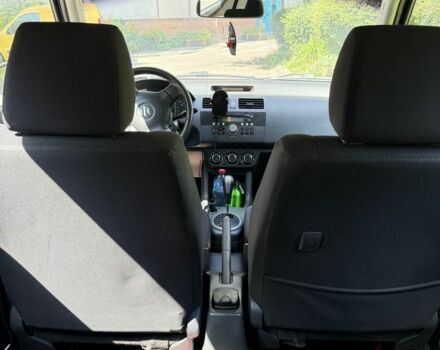 Красный Сузуки Свифт, объемом двигателя 1.5 л и пробегом 255 тыс. км за 5600 $, фото 8 на Automoto.ua