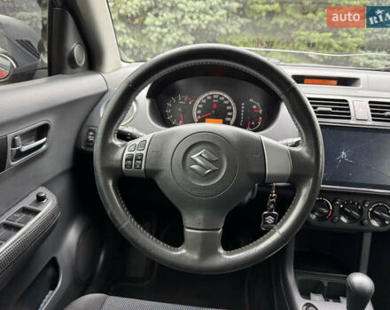 Красный Сузуки Свифт, объемом двигателя 1.49 л и пробегом 160 тыс. км за 5300 $, фото 32 на Automoto.ua