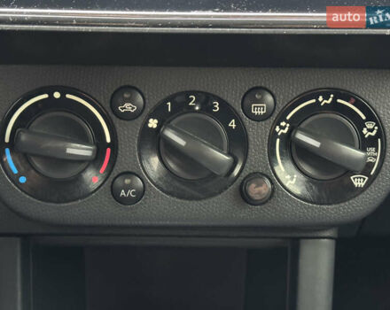 Красный Сузуки Свифт, объемом двигателя 1.49 л и пробегом 160 тыс. км за 5300 $, фото 34 на Automoto.ua