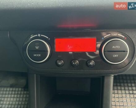 Красный Сузуки Свифт, объемом двигателя 1.49 л и пробегом 169 тыс. км за 6950 $, фото 25 на Automoto.ua