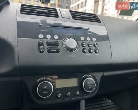 Красный Сузуки Свифт, объемом двигателя 1.49 л и пробегом 169 тыс. км за 6950 $, фото 24 на Automoto.ua