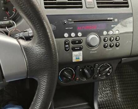 Сузуки Свифт 2010 в Киеве на Automoto.ua Красный Сузуки Свифт, объемом двигателя 1.33 л и пробегом 198 тыс. км за 4100 $, фото 16 на Automoto.ua