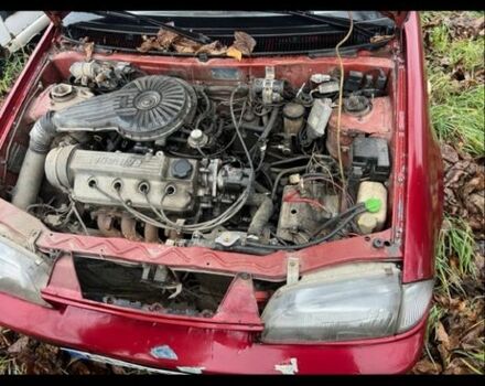 Красный Сузуки Свифт, объемом двигателя 1.6 л и пробегом 250 тыс. км за 709 $, фото 4 на Automoto.ua