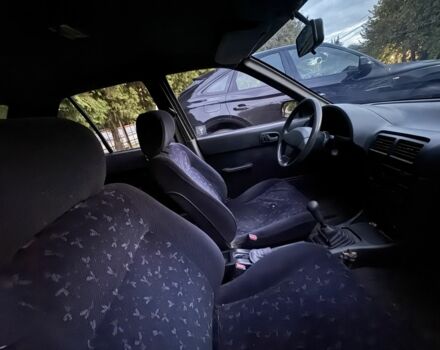 Красный Сузуки Свифт, объемом двигателя 1.3 л и пробегом 350 тыс. км за 1250 $, фото 3 на Automoto.ua