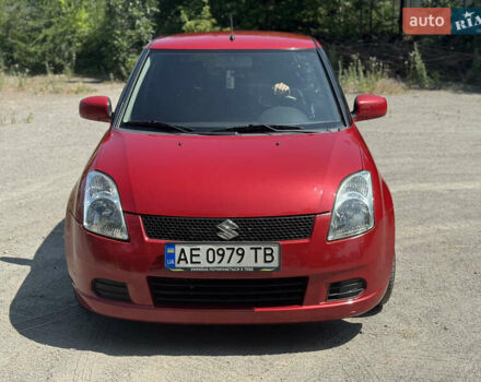 Червоний Сузукі Свифт, об'ємом двигуна 1.25 л та пробігом 205 тис. км за 5500 $, фото 1 на Automoto.ua