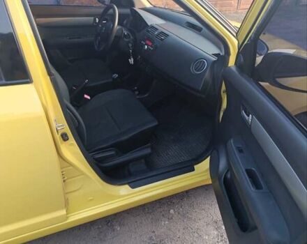 Жовтий Сузукі Свифт, об'ємом двигуна 1.33 л та пробігом 188 тис. км за 4600 $, фото 7 на Automoto.ua