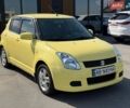 Желтый Сузуки Свифт, объемом двигателя 1.3 л и пробегом 249 тыс. км за 5100 $, фото 1 на Automoto.ua
